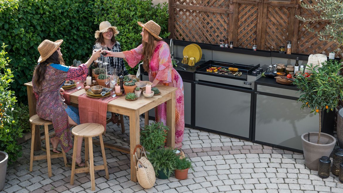 Nos univers - Vie en extérieur, meubles de jardin, cuisine d'extérieur, parasols, grils - Schilliger